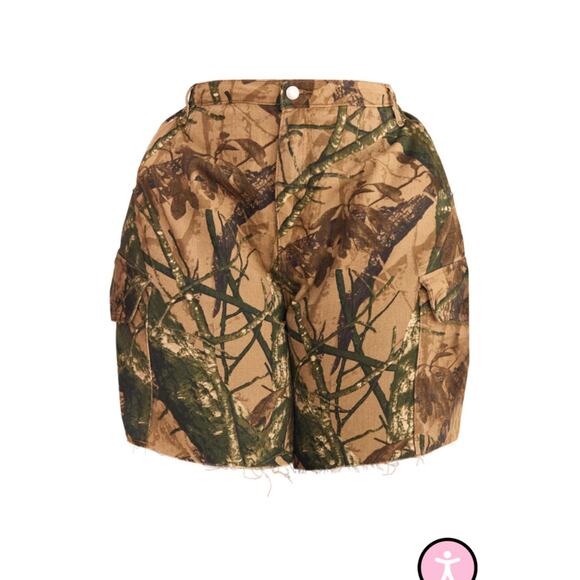 PrettyLittleThing Plus Khaki Camo Denim Cargo Shorts US Size 22 NWT - Picture 6 of 7
